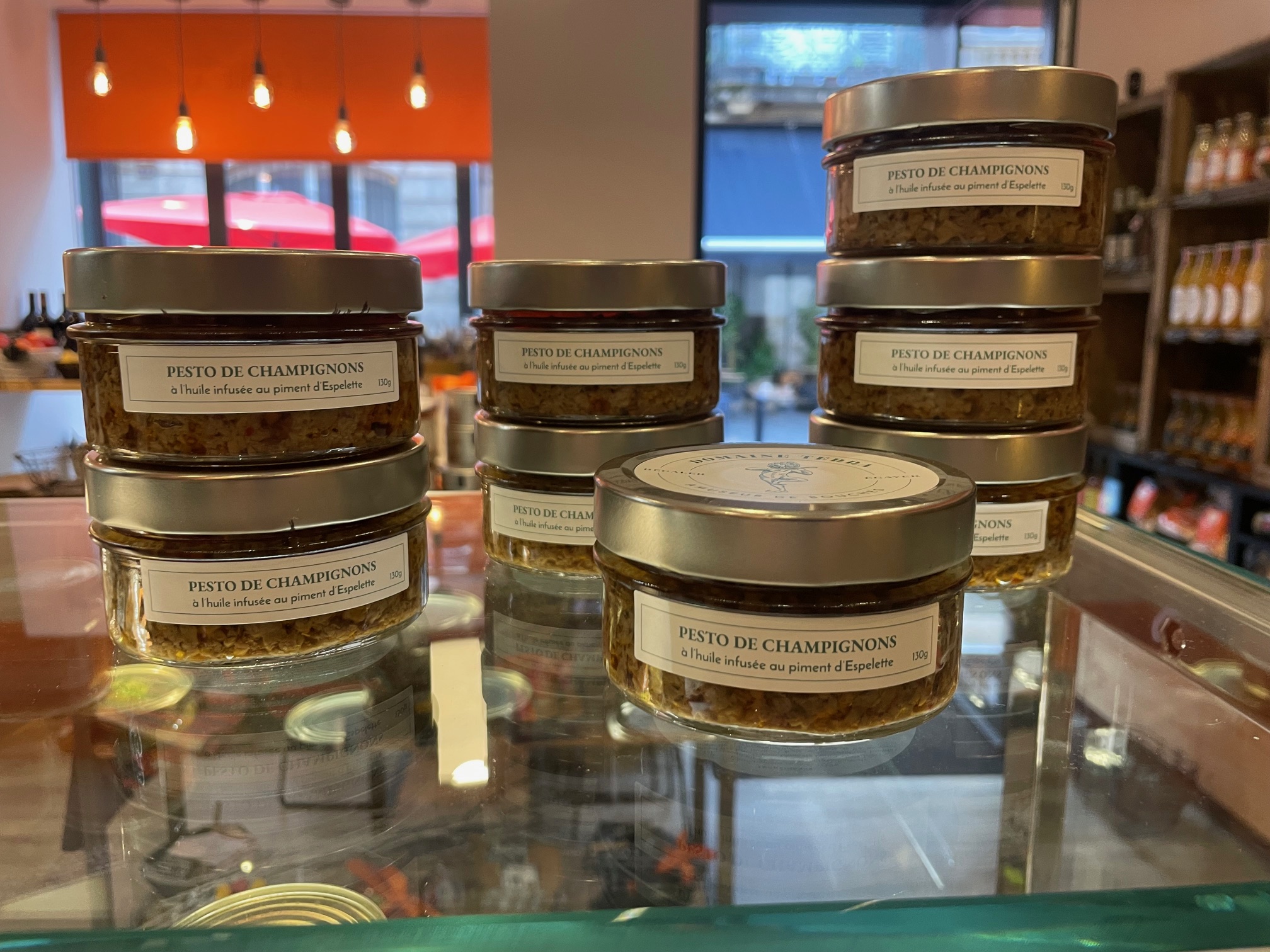 pesto de champignons à l'huile infusée au piment d'espelette, domaine terra