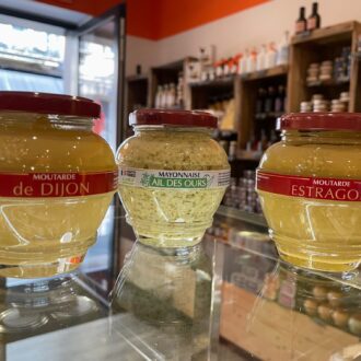 coffret-du-domaine-des-terres-rouges-moutardes-de-dijon-estragon-mayonnaise-a-lail-des-ours